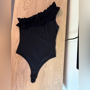 H&M Black Ruffled One-Shoulder bodysuit